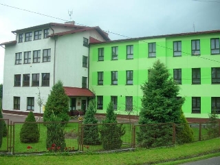 Budynek Publicznego Gimnazjum w Uszwi